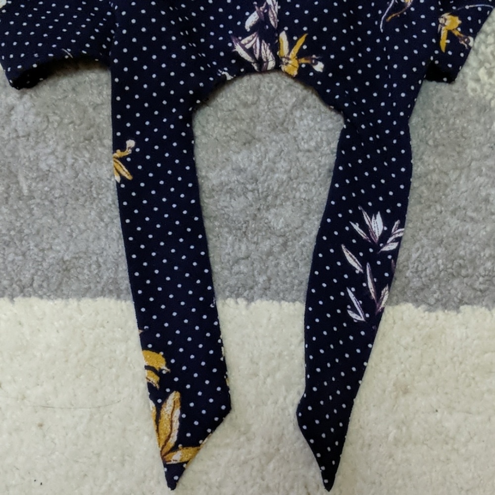 3/$15đCrop Tie-Front Blouse - Size M - Picture 7 of 8